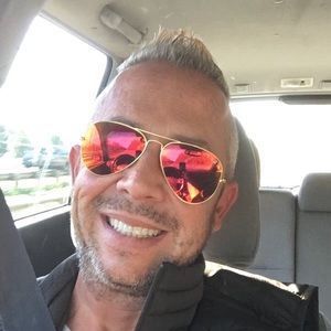 Meet your Posher, Derek